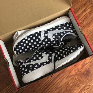 Nike polka dots brand new sneakers